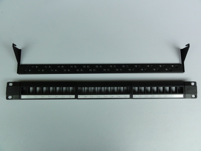 廠家直銷24口配線架空架 模塊化配線架帶理線環的優選方案